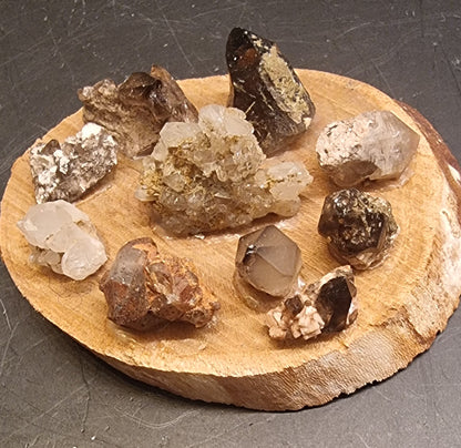 RØYKKVARTS OG BERGKRYSTALL FRA LIER – MINIATYRSAMLING