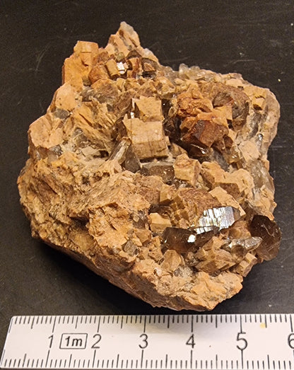 RØYKVARTS PÅ BRUN FELTSPAT – 134 G