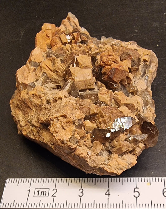 RØYKVARTS PÅ BRUN FELTSPAT – 134 G