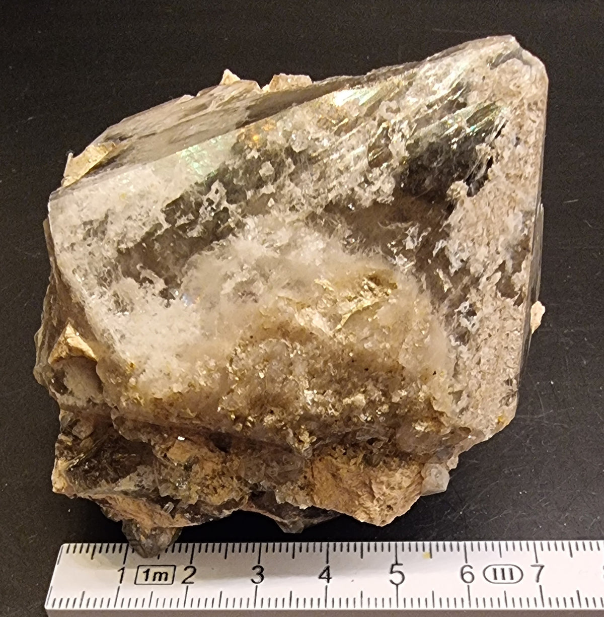 STORE RØYKVARTSKRYSTALLER MED MINERALBELEGG – 333 G