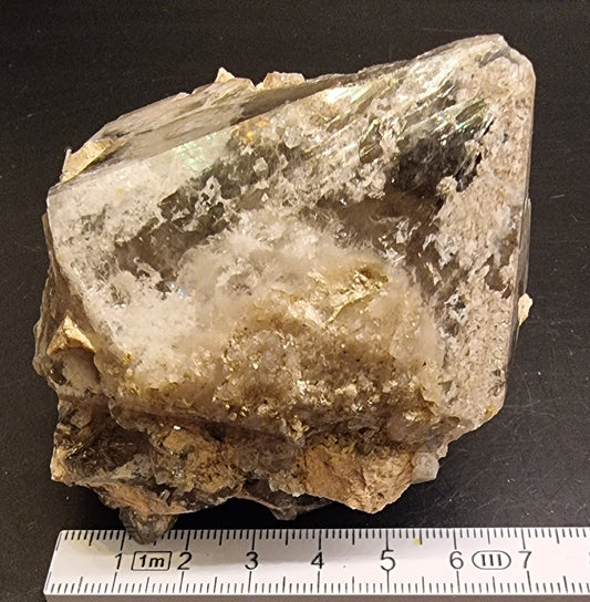 STORE RØYKVARTSKRYSTALLER MED MINERALBELEGG – 333 G