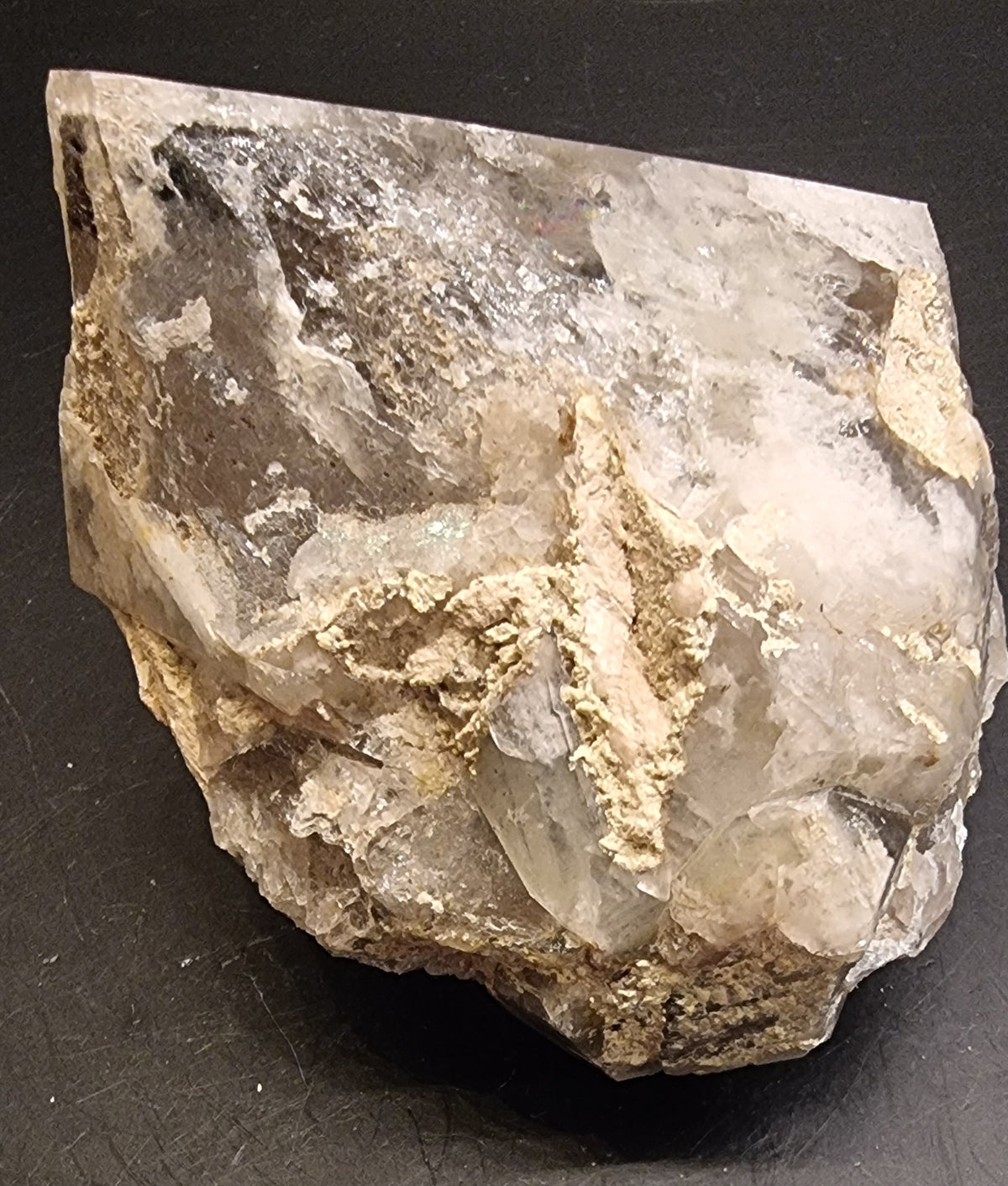 STORE RØYKVARTSKRYSTALLER MED MINERALBELEGG – 333 G