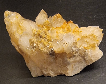 BERGKRYSTALL MED JERNOKSIDFARGING – 288 G