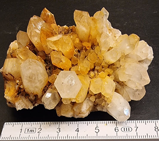 BERGKRYSTALL MED JERNOKSIDFARGING – 173 G