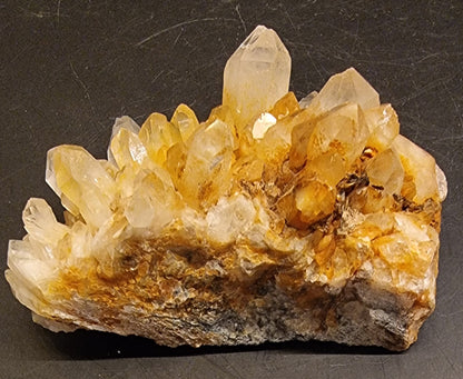 BERGKRYSTALL MED JERNOKSIDFARGING – 173 G