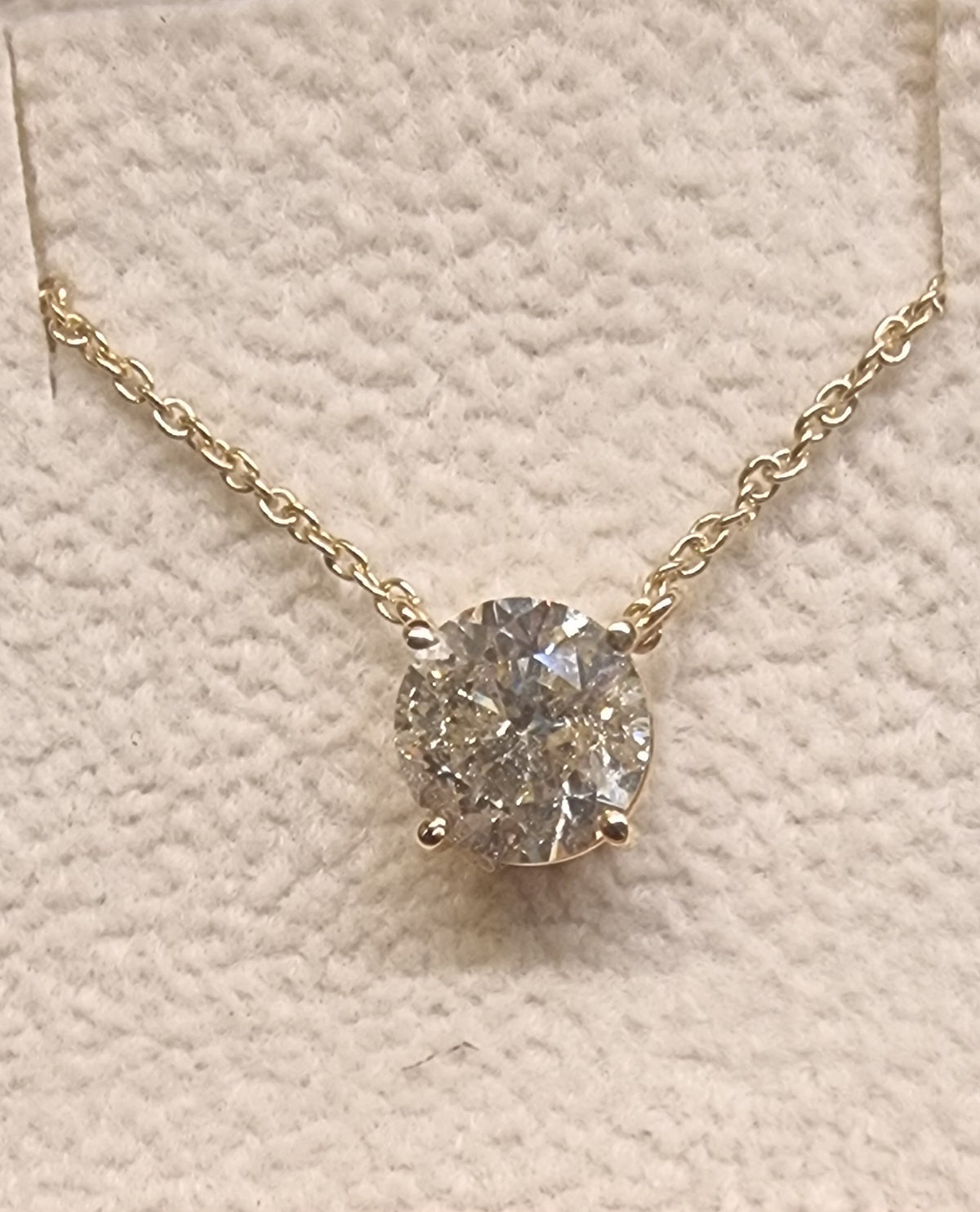 DIAMANTANHENG MED KJEDE – 1,67 CT NATURLIG DIAMANT – 14 KT GULL