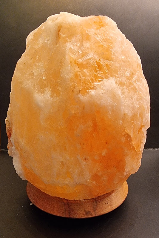 SALTSTENSLAMPE MED LED-LYS OG TREFOT – 2,48 KG