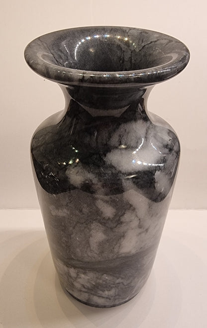 POLERT VASE I MØRK NATURSTEIN – 15 CM – 665 G